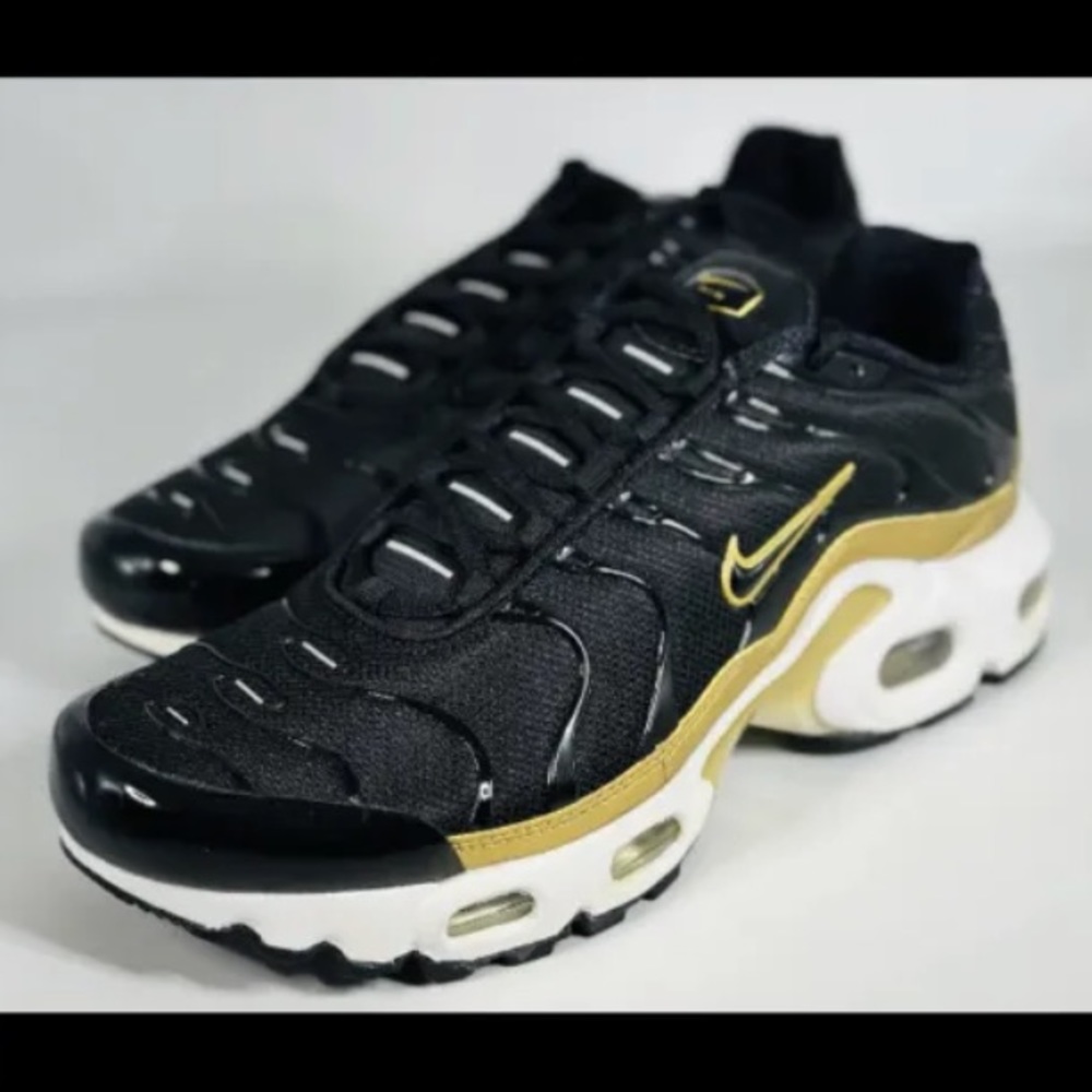 - NEW Nike Air Max Plus GS Black Gold